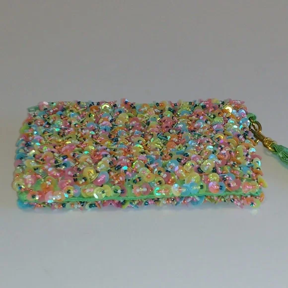 sea foam green pastel beaded wristlet - Picture 4 of 6